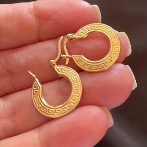 14K solid gold (1.33 grams) hoop earrings